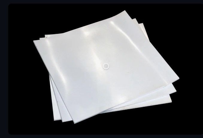 Силиконовая пластина термостойкая белая толщ.3мм, размер 150х150 мм.  #1