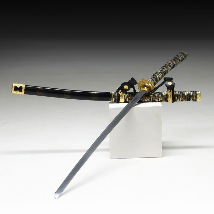 Сувенирное оружие "Катана", чёрные ножны, золотистая обмотка, 102 см  #1