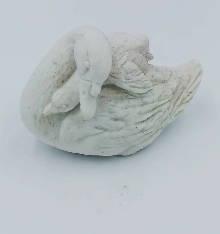 Статуэтка фигурка Лебедь с птенцом 6см мраморная крошка  #1