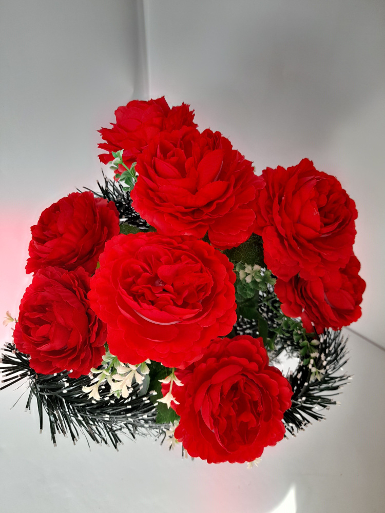 Ритуальная композиция большая Полянка корзина траурная из искусственных цветов европейские розы  #1