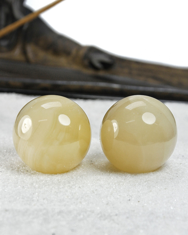 Массажные шары Баодинг Оникс - диаметр 35-36 мм, натуральный камень, цвет желтый, 2 шт - для стоунтерапии, #1