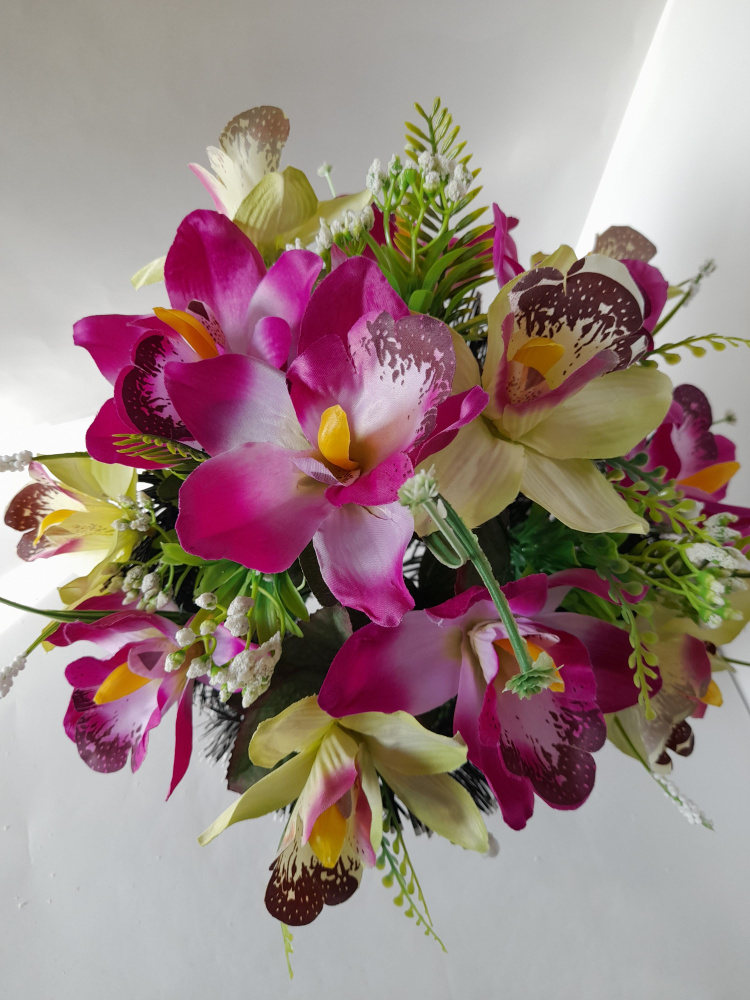 Ритуальная композиция большая Полянка корзина траурная из искусственных цветов орхидеи  #1