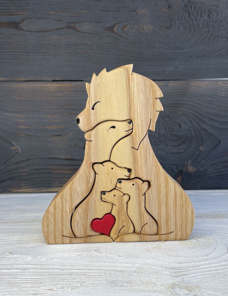 Сувенир из дерева "Семья львов с тремя львятами и сердцем". Ясень  #1