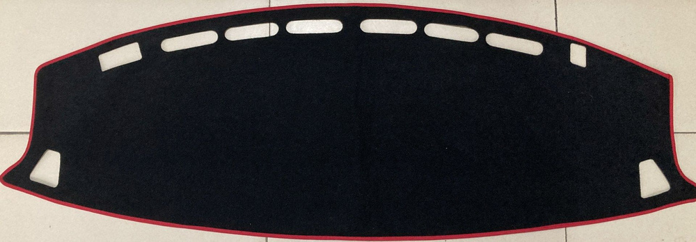 Накидка на панель Nissan Teana J31(2003-2008,красный кант,нескользящая основа)  #1