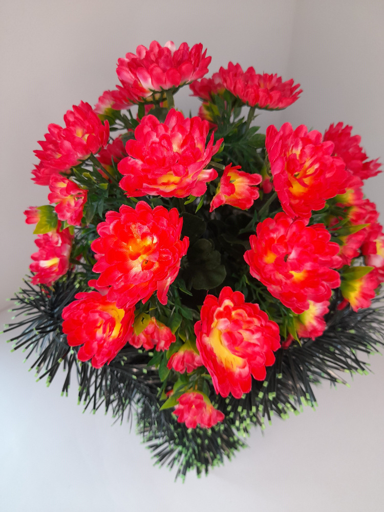 Ритуальная композиция большая Полянка корзина траурная из искусственных цветов хризантема кустовая  #1