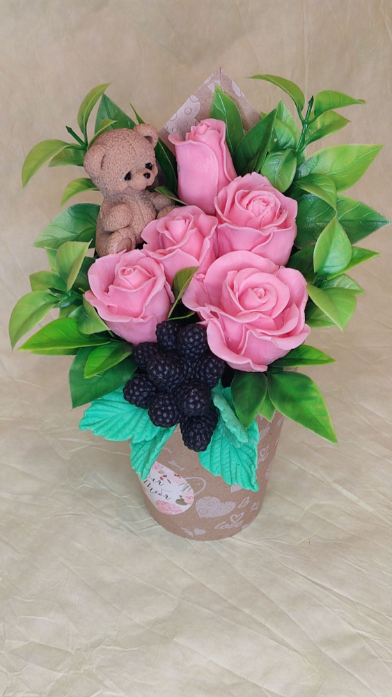 Букет из мыла ручной работы "Мишка с розами и ежевикой" /подарок женщине, девушке / подарок на день рождения #1