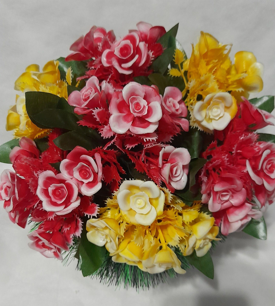 Ритуальная композиция Полянка корзина траурная из искусственных цветов пластиковые розы  #1