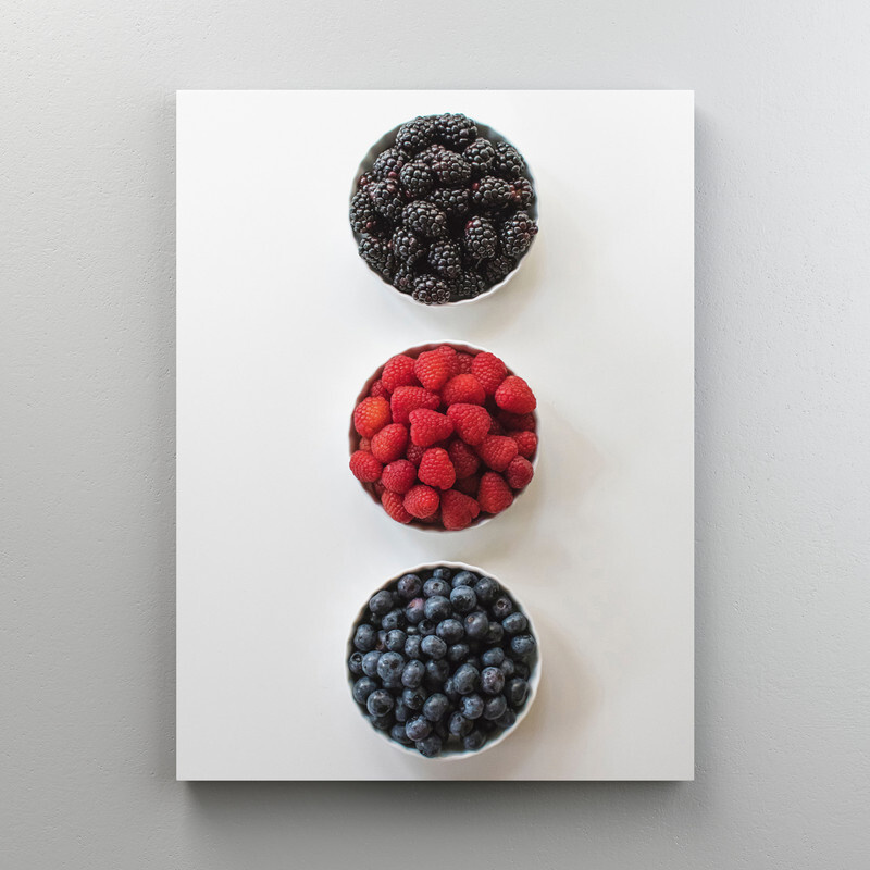 Интерьерная картина на холсте "Лесные ягоды", на подрамнике 75x100 см  #1