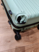 Чемодан на колесах Мятный, размер M, ударопрочный, в отпуск, багаж, чемодан пластиковый Ridberg Travel #47, Евгений Б.