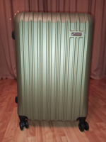 Чемодан на колесах Зеленый, размер L, ударопрочный, в отпуск, багаж, чемодан пластиковый Ridberg Travel #38, Надежда Н.