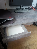 Регулируемый по высоте стол с ящиком Мадий 15ЦТ ш138/г70/в61-91 цемент темный/черный на металлокаркасе #6, Анна С.